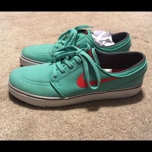 Nike SB Shoes Thin Mint Size 10.5 Lightly Worn